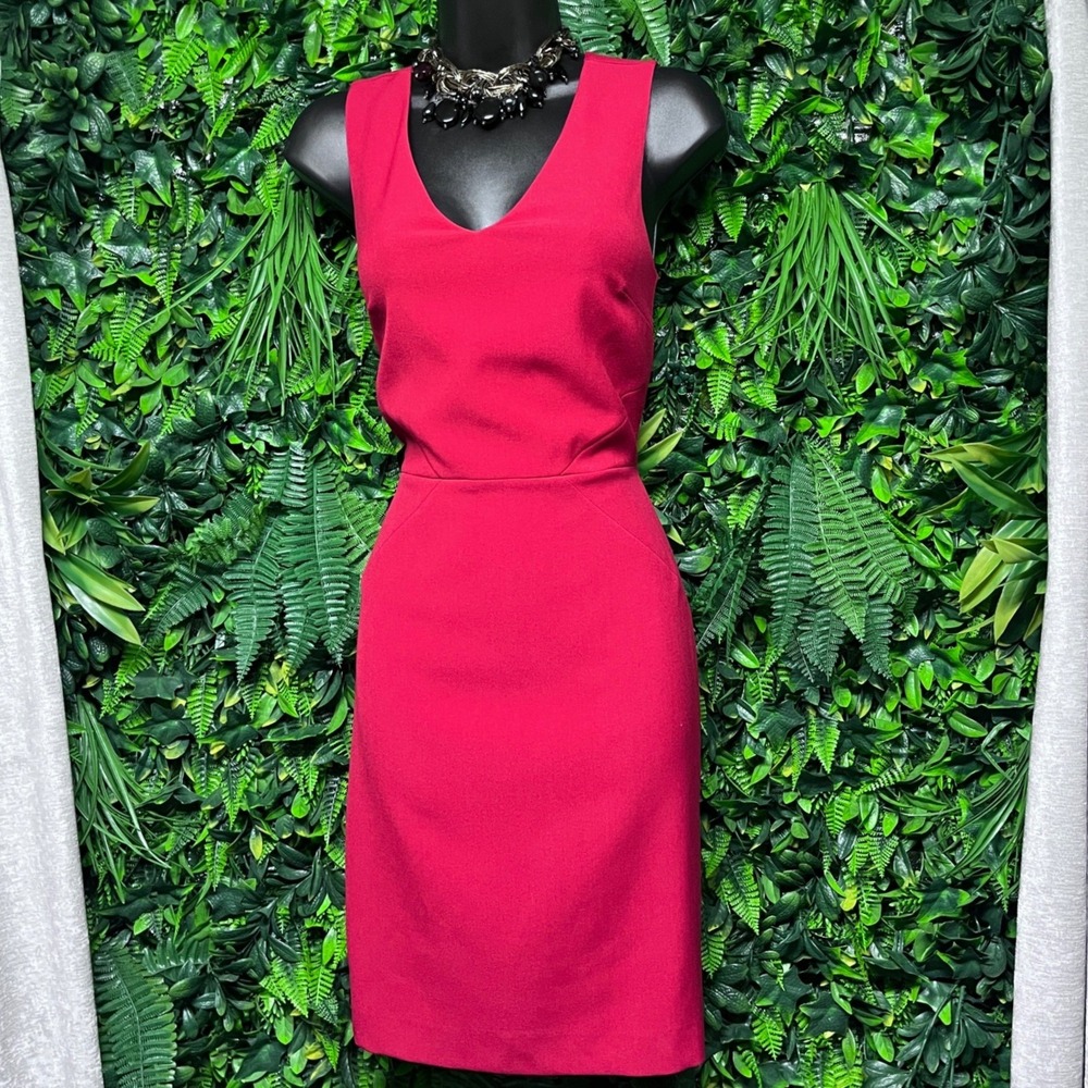 Banana Republic Dress 0 Berry Red V-Neck Sleeveless Sheath Professional 4223